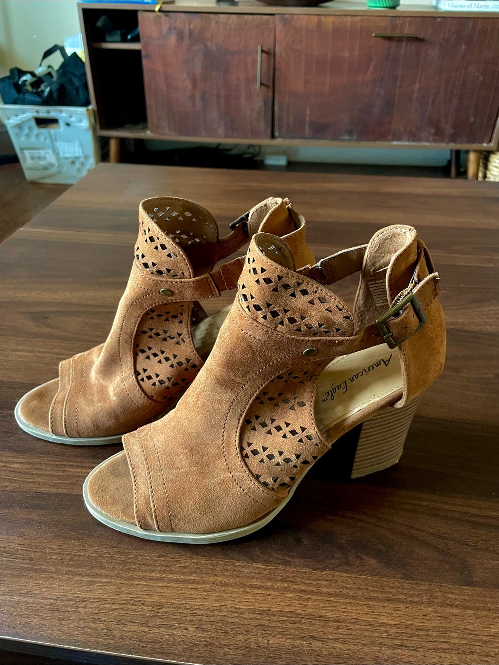 American Eagle Cut Out Open-Toe Faux Suede Tan/Brown Block Heel Booties/Sandals - Picture 4 of 12
